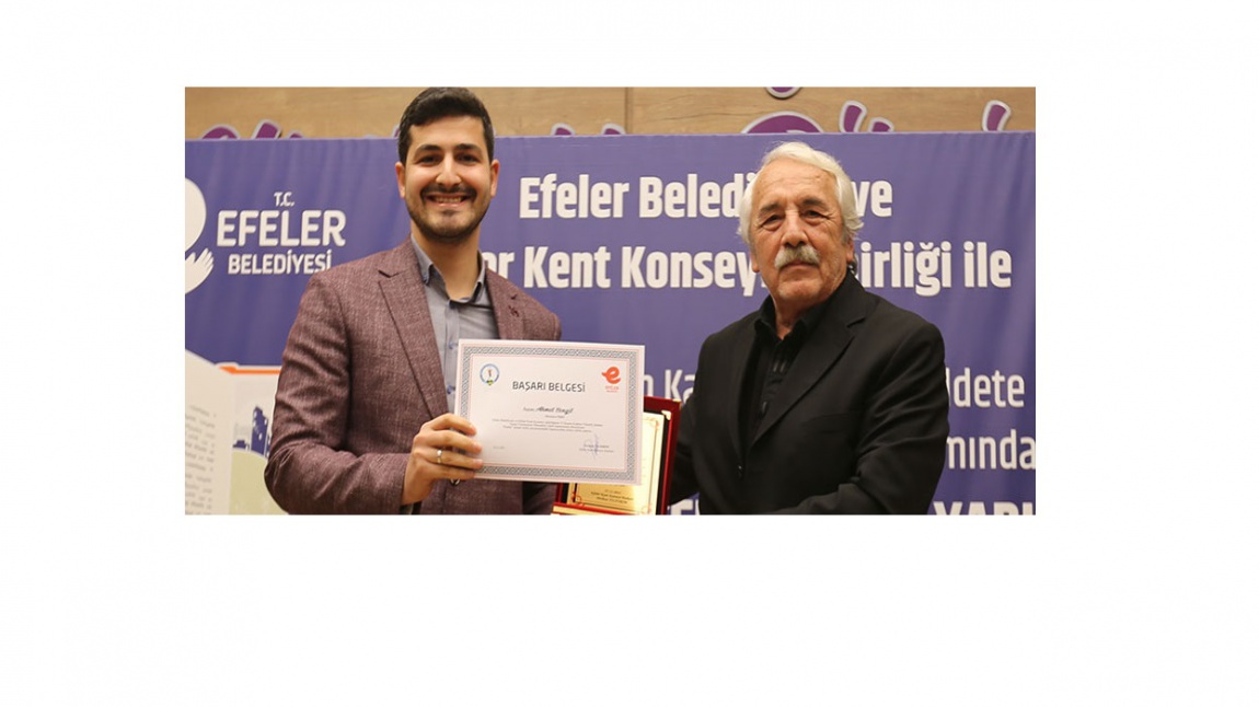 Okul Rehber Öğretmenimiz Ahmet CENGİL'e ödülü takdim edildi.